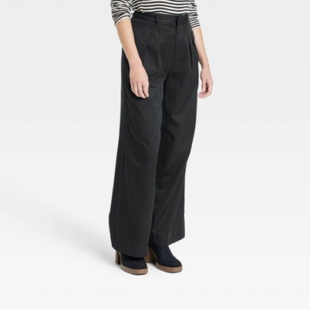 Women's High-Rise Loose Fit Pleated Chino
Pants - Universal Thread™™ Black 6